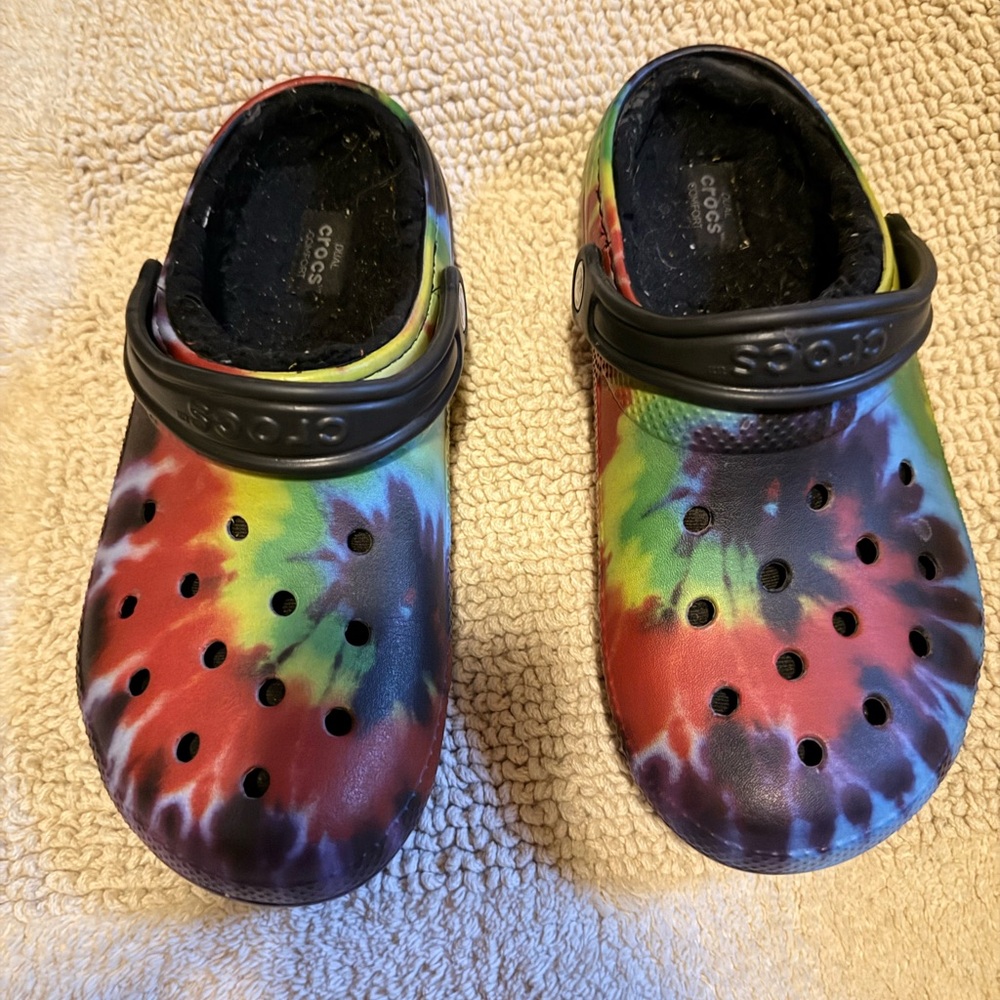 CROCS womens Tie-Dye Clog in Red, Yellow, Green & Blue